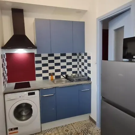 Mairie, 50 M2 , Lumineux , Renove , 4 Pers.