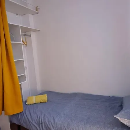 Mairie, 50 M2 , Lumineux , Renove , 4 Pers.