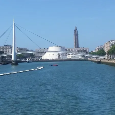 Mairie, 50 M2 , Lumineux , Renove , 4 Pers.