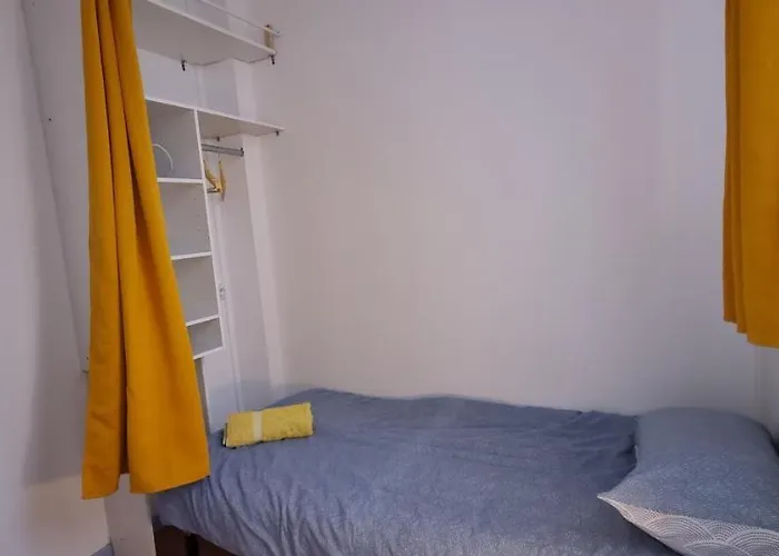 Mairie, 50 M2 , Lumineux , Renove , 4 Pers.